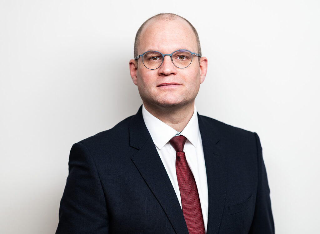 Anwalt Steuerstrafrecht Berlin – Dr. Book berät und verteidigt Mandanten in steuerstrafrechtlichen Verfahren.