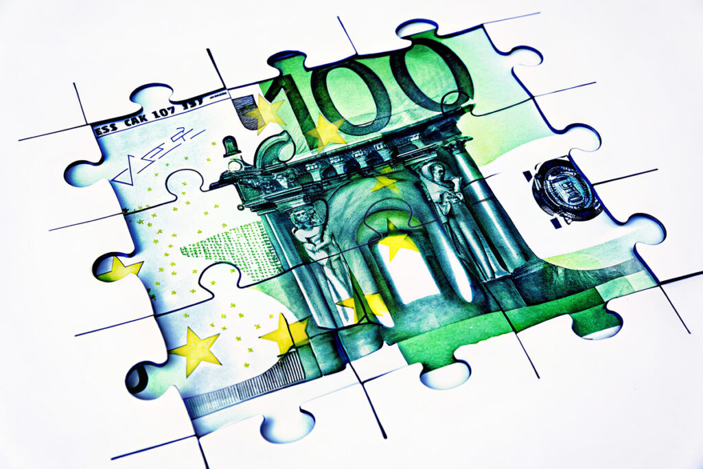 Puzzle mit 100-Euro-Schein als Symbol für komplexe Vermögensverschleierung bei Selbstgeldwäsche gemäß § 261 Abs. 7 StGB.